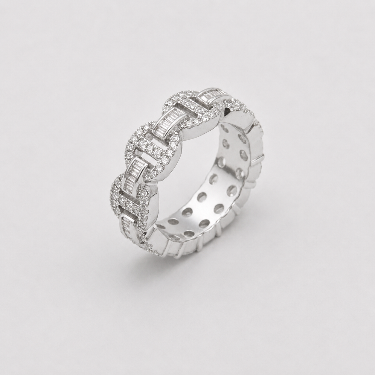 VVS Moissanite Iced Mariner Link Ring
