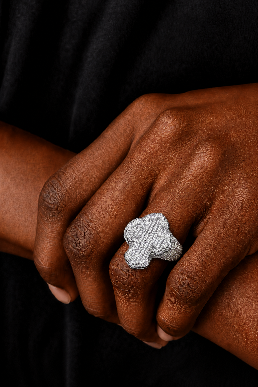 Luxury VVS Fleur Cross Ring in 14K Gold
